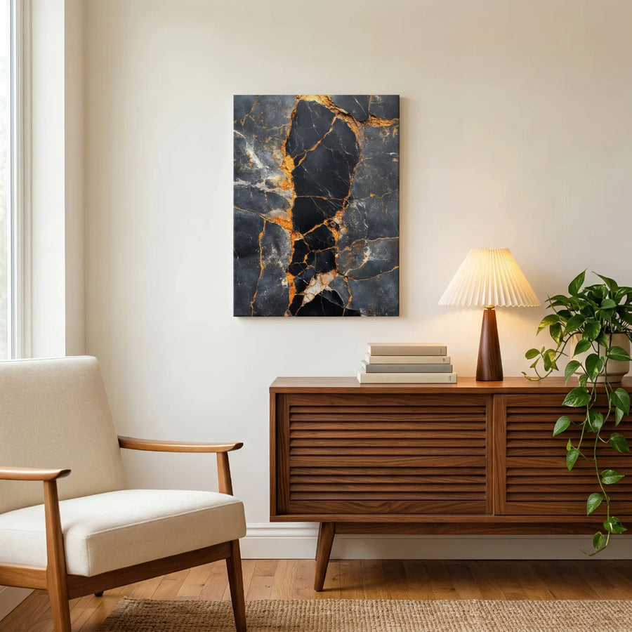 Goldene Risse, tiefer Glanz — Gerahmt